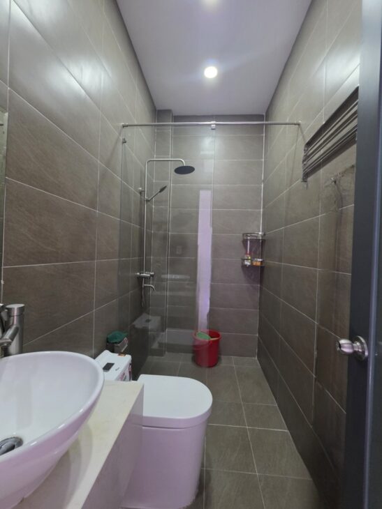 Bán nhà mặt phố Q.2, 90m², 4 tầng, 11.65 tỷ, sổ hồng