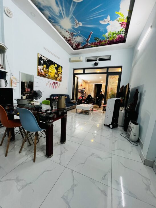 Bán Nhà Phố Quốc Lộ 13 Hiệp Bình Phước – 3PN – Sổ Riêng – Giá 7,6 Tỷ TL – Xe Ô Tô Đậu Trong Nhà