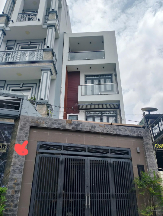 NHÀ 3 TẦNG HẺM XE HƠI LÊ VĂN THỊNH GIÁ RẺ