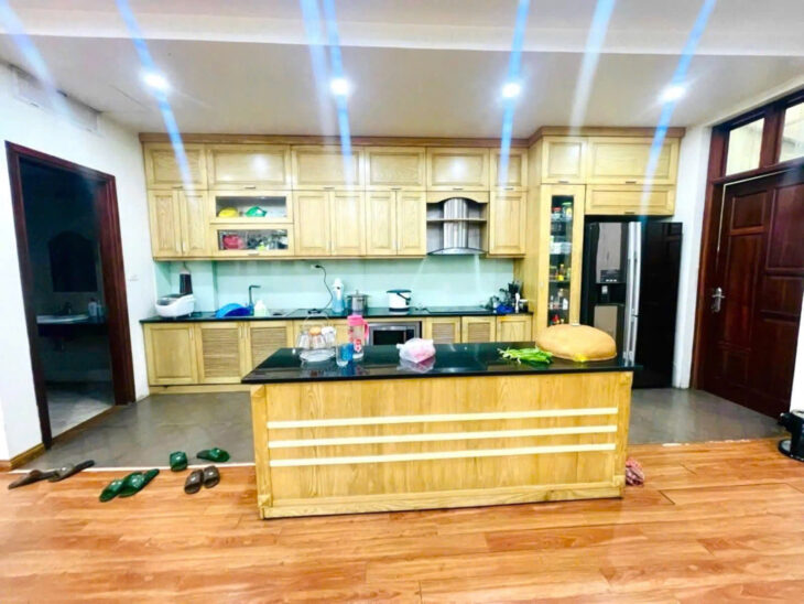 BÁN BIỆT THỰ HOA BẰNG, CẦU GIẤY – 245M – MT 9.5M – THANG MÁY – Ô TÔ TRÁNH – KINH DOANH