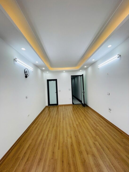 Bán nhà Mới đẹp Phố Linh Quang,Đống Đa 60m/ 7T Thang máy 15 Tỷ, mới đẹp view Hồ