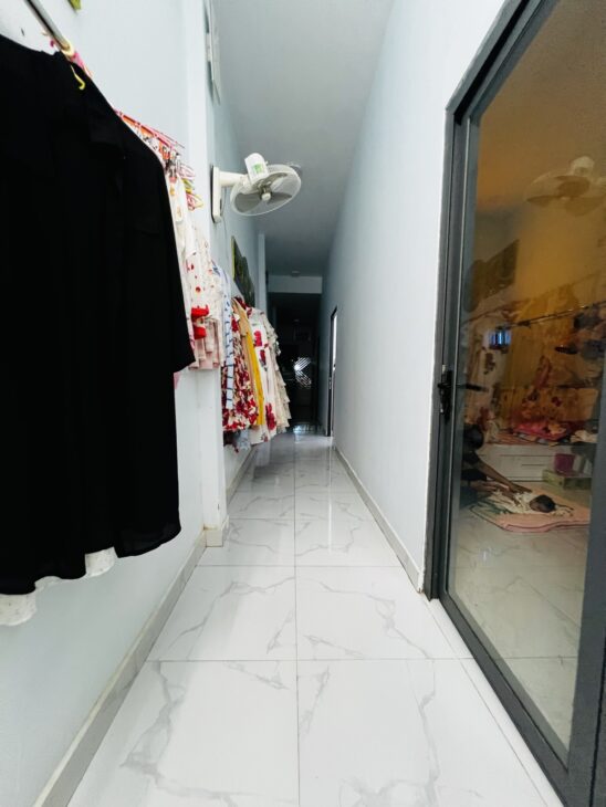 Bán Nhà Phố Quốc Lộ 13 Hiệp Bình Phước – 3PN – Sổ Riêng – Giá 7,6 Tỷ TL – Xe Ô Tô Đậu Trong Nhà