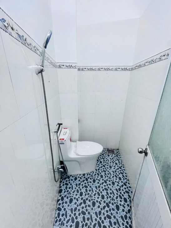 Nhà 2 tầng nở hậu hẻm xe ba gác đường Cao Lỗ P4Q8. Giá : 2,88 tỷ TL