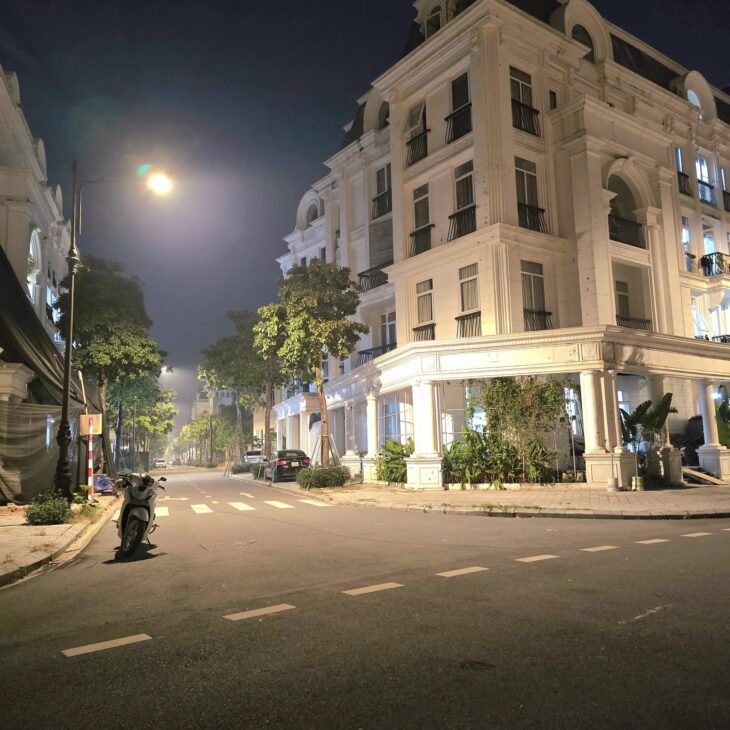 Bán liền kề Louis Đại Mỗ, 105m2, 5 tầng, sau lưng vườn hoa, sổ đỏ chính chủ