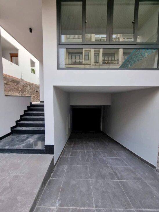 Bán nhà 1 hầm 3 lầu 7x18m giá 12,5 tỷ Đường 12m Nguyễn Thị Búp