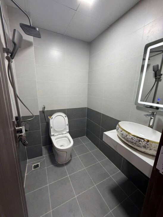 Em cần bán Căn Chung cư HH Linh Đàm tầng trung căn góc 2 ngủ 2 vs 56m Tầng tiện 6 thang máy