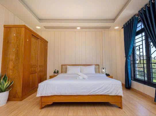 Bán nhà mặt phố Phan Chu Trinh, Vũng Tàu, diện tích 180m2, giá 23 tỷ, sổ hồng. Liên hệ: 0797922499.
