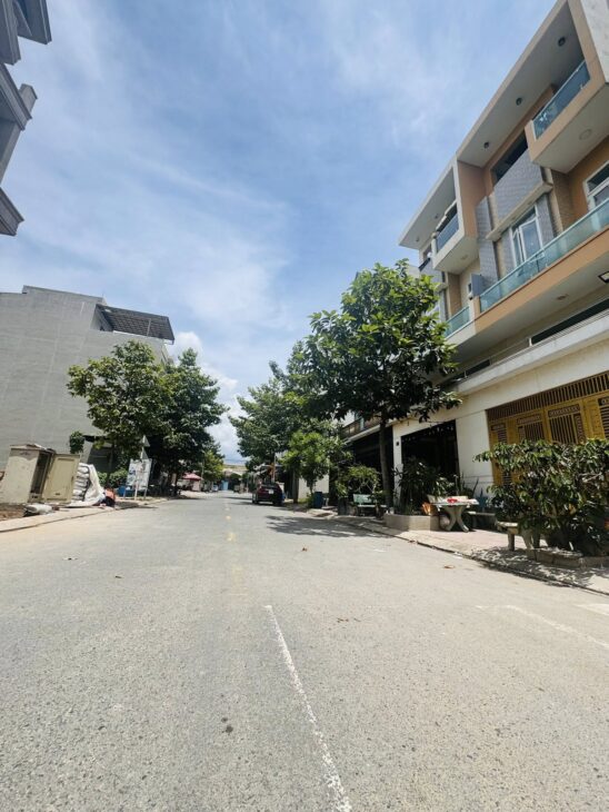 Bán biệt thự liền kề 4 tầng, 64m2, 4PN, Bình Thắng, Dĩ An, Bình Dương. Sổ đỏ, giá 7.2 tỷ.