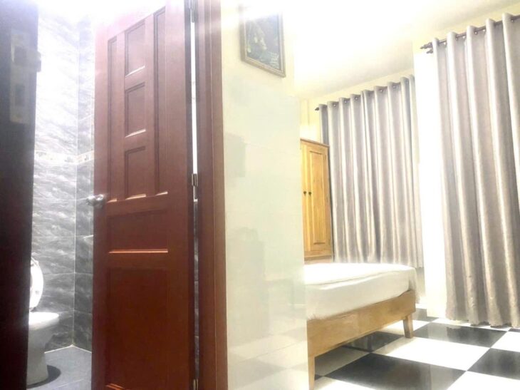 Gấp bán khách sạn 4 tầng BTCT – thu nhập 60 triệu/tháng – giá 6,1 tỷ TL