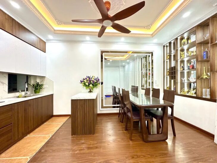 NHÀ ĐẸP TRUNG TÂM CẦU GIẤY – 6 TẦNG – FULL NỘI THẤT – GẦN Ô TÔ – SỔ NỞ HẬU !!!