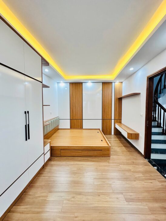 CỔ NHUẾ- 31M2 – MẶT TIỀN 5.5M – 5 TẦNG – 6.9 TỶ- OTO ĐỖ SÁT NHÀ- Ở NGAY !!!
