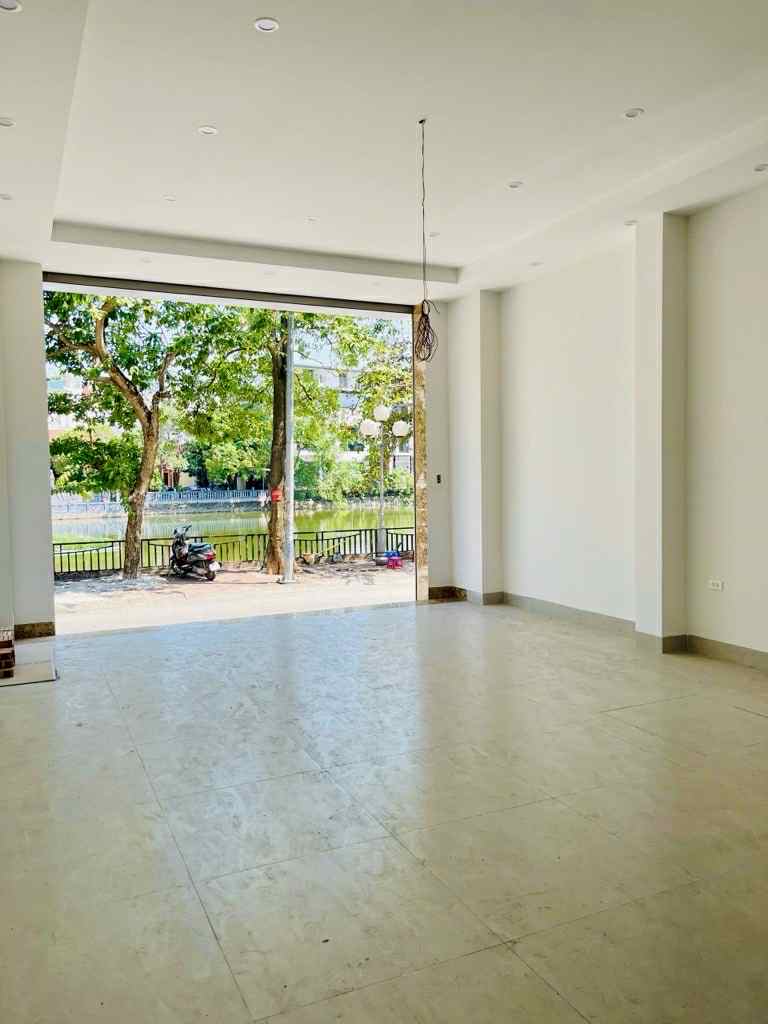 bán nhà lô góc mặt phố Long Biên, 100m x 7 tầng, mặt tiền 5.8m, view hồ, ôtô tránh, kinh doanh