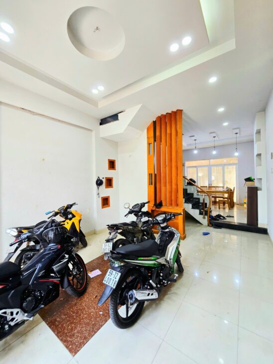 Bán Nhà Phố 3 Tầng, Bình Trưng Đông, Hoàn Công Đầy Đủ, Đường Ô Tô, Gần Bệnh Viện Lê Văn Thịnh, Giá
