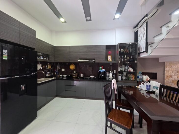 Bán nhà mặt phố Q.2, 90m², 4 tầng, 11.65 tỷ, sổ hồng