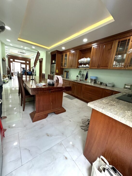 Bán nhà Hiệp Bình Chánh, DT 92 m2, 3 tầng, sổ hồng. Giá 7,75 tỷ