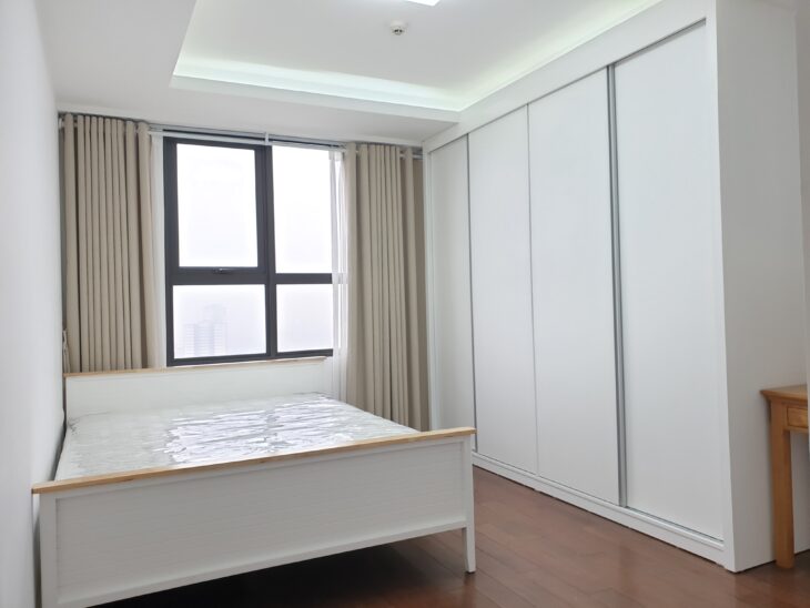 Chủ nước ngoài cần bán căn 2 ngủ rộng dt 75m2, các phòng đều view hồ điều hòa, tầng trung tòa C3 –