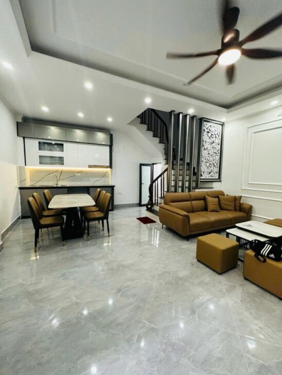 Bán nhà ngõ 40 phố Tô Vĩnh Diện- Gần phố- Thiết kế hiện đại- 2 thoáng- full nội thất sịn sò- 37m2