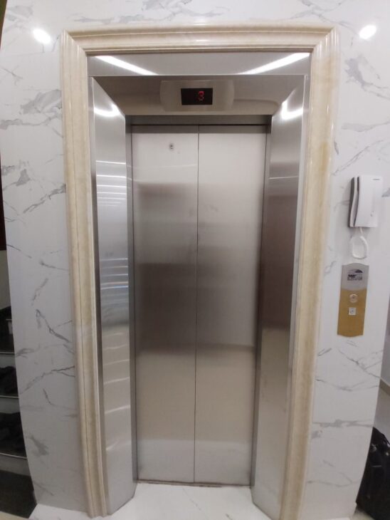 Mình cho thuê nhà lô góc, mới, Nam Trung Yên; vỉa hè 96m2* 5T- 29 Tr