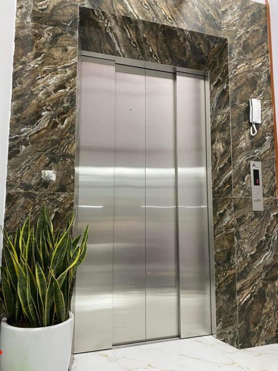 Cho thuê nhà mới, hai mặt tiền, 92m2_ 4T; vỉa hè, Trần Nhân Tông-29 Tr