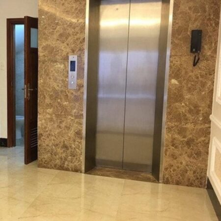 Cho thuê nhà mới, lô góc, thang máy, 112m2_ 4T; vỉa hè, Giảng Võ-44 Tr