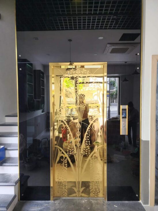 Mình cho thuê nhà hai cửa đi, mới, Phố Trúc Bạch; vỉa hè 99m2* 4T- 31 Tr