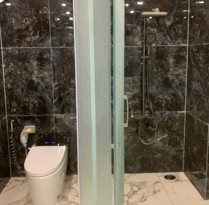 Nhà tôi cho thuê nhà hai cửa đi, mới, Phố Hoàng Cầu, 97m2x 4T vỉa hè 30 Tr