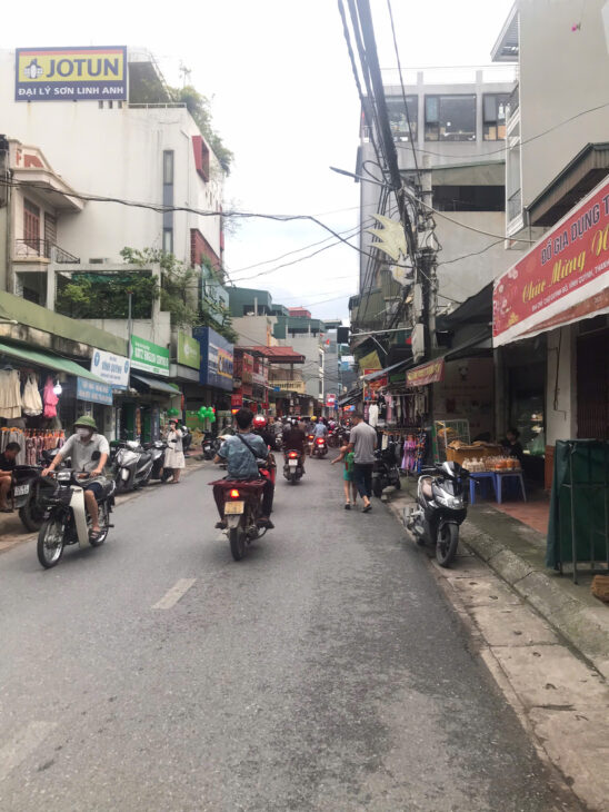 NHÀ MỚI KÍNH KOONG – GẦN Ô TÔ – NGÕ THÔNG 150m2 – MT 7m GIÁ CHỈ HƠN 5,5 TỶ.