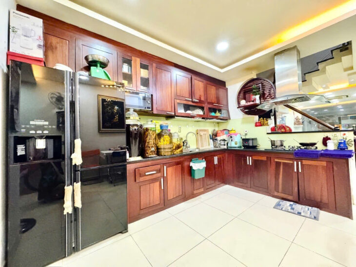 Nhỉnh 7 Tỷ TL! 79M² – 4 Tầng/4pn, HẺM XE TẢI – Ô TÔ NGỦ TRONG NHÀ – Ngay CV Làng Hoa!