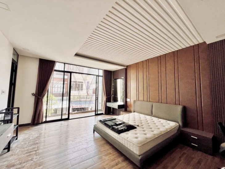 Cho thuê biệt thự mặt tiền gần Chợ Đầm, phường Vạn Thạnh, thành phố Nha Trang (Có Gara Xe hơi)