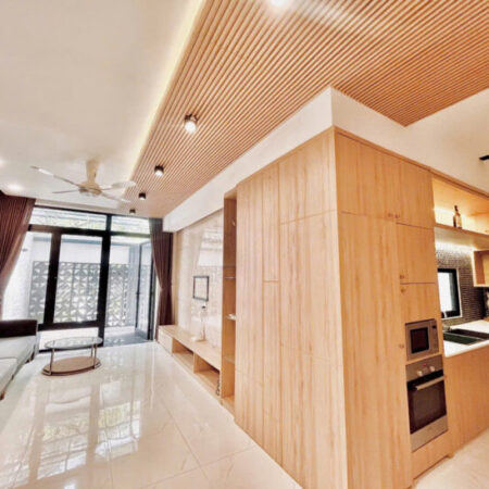 Cho thuê biệt thự mặt tiền gần Chợ Đầm, phường Vạn Thạnh, Tp Nha Trang (Có Gara Xe hơi)