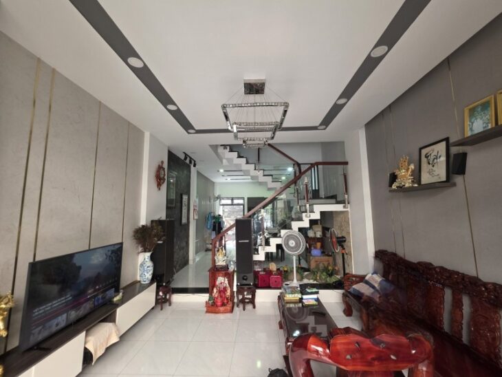 Bán nhà mặt phố Q.2, 90m², 4 tầng, 11.65 tỷ, sổ hồng