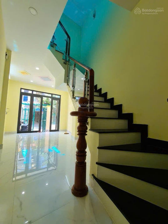 NHÀ 3 TẦNG HẺM XE HƠI LÊ VĂN THỊNH GIÁ RẺ