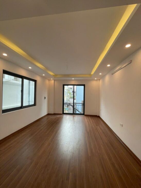 Bán nhà mới Việt Hưng vài bước ra ô tô tránh – 5 tầng DT 50m2 gần BigC, cầu Trần Hưng Đạo 5.8 tỷ