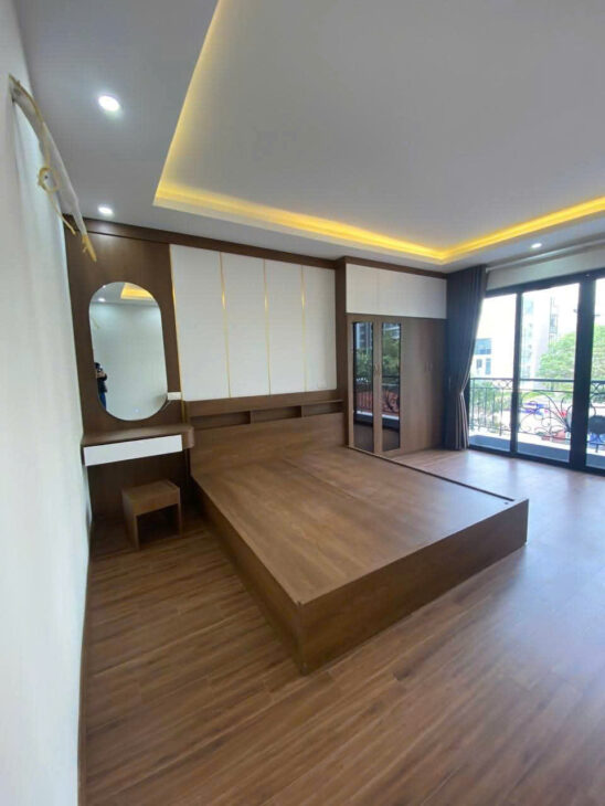 Bán nhà 31m2, 4PN, 3WC, ngõ 562/28 Lĩnh Nam, Hoàng Mai, 7.65 tỷ, sổ đỏchinh chu sẵn sàng giao dịch