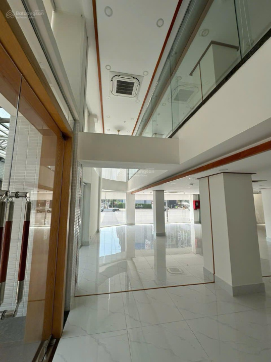 Bán gấp tòa nhà hầm 8 tầng MT Lý Thường Kiệt Q11, DT 15x22m, thuê 600tr/tháng, giá 165 tỷ