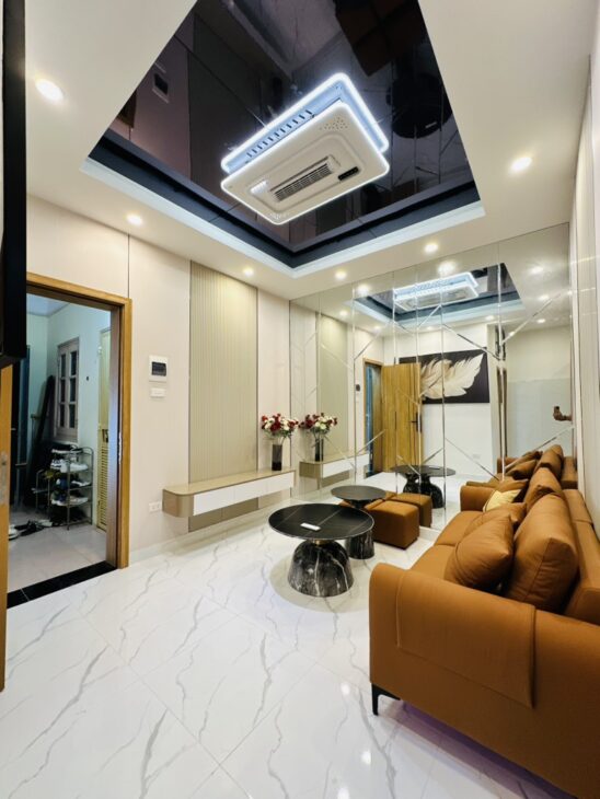 CHUNG CƯ CẦU GIẤY – VỊ TRÍ VIP- Ô TÔ ĐỖ CHÂN TOÀ NHÀ – FULL NỘI THẤT- 3.95T- SẴN SỔ