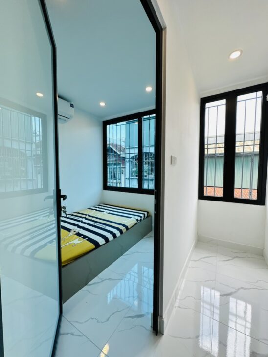 CHUNG CƯ CẦU GIẤY – VỊ TRÍ VIP- Ô TÔ ĐỖ CHÂN TOÀ NHÀ – FULL NỘI THẤT- 3.95T- SẴN SỔ