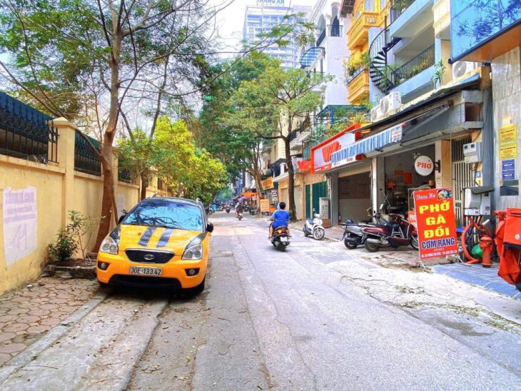 MP PHÙNG CHÍ KIÊN – KINH DOANH Ô TÔ TRÁNH Dt 251m2 9 tầng mt 11m Giá 135 tỷ