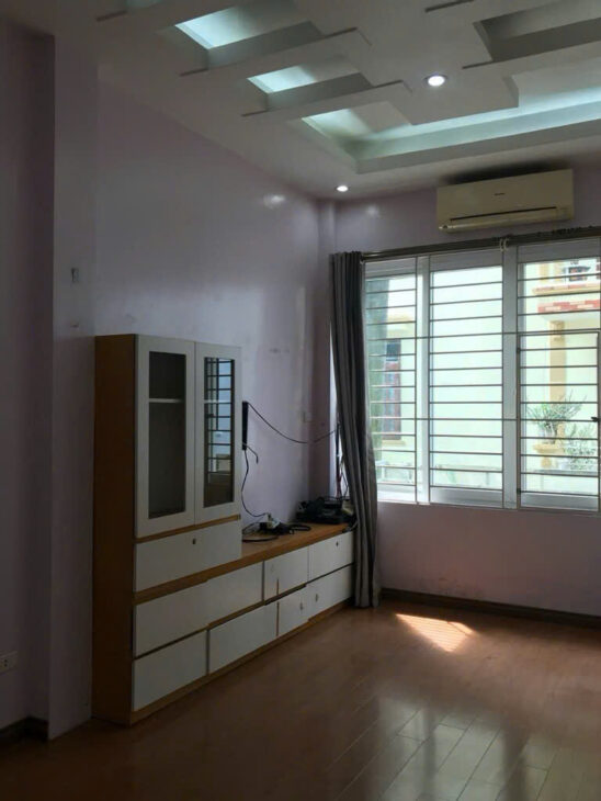 NHÀ DÂN XÂY- 2 THOÁNG- Ô TÔ 46 CHỖ ĐỖ CỬA- TIỆN ÍCH NGẬP TRÀN- CHO THUÊ VĂN PHÒNG- Ở ĐỀU SƯỚNG