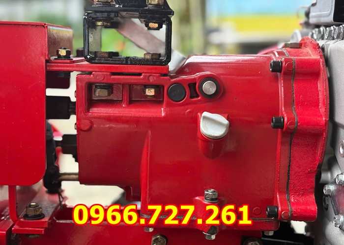 Máy cắt cỏ trục băm Kawasaki TBD800 – Giải pháp dọn cỏ chuyên nghiệp cho mọi địa hình