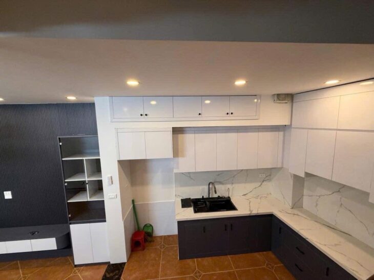 BÁN NHÀ NGUYỄN KHANG CẦU GIẤY NHÀ MỚI KÍNH KOONG 5 TẦNG Ô TÔ ĐỖ CỬA 10,8 TỶ