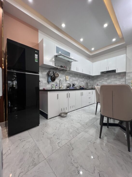 Bán gấp nhà Mặt tiền Đường số Phạm Hữu Lầu, Quận 7, 90m2 (5×18) 3 tầng, giá tốt