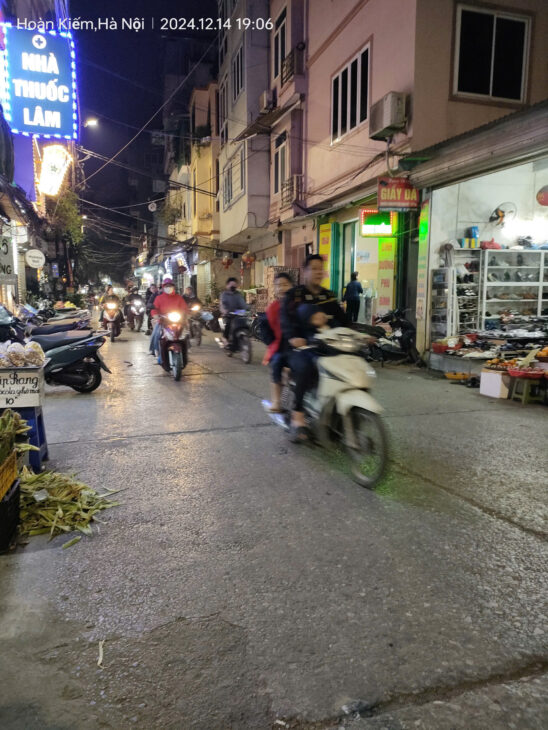 3 ngày 4 khách đàm phán mặt phố Phúc Tân 40m/43m, 3 tầng, mặt tiền 3.4m, 12 tỷ Hoàn Kiếm.