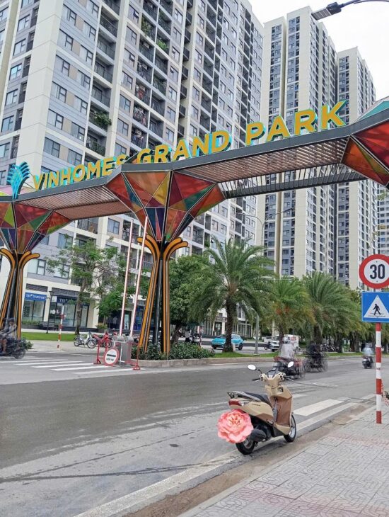 Nhà 3 tầng BTCT hẻm xe tải 1 xẹt Nguyễn Xiển, 66m2, 5.6 tỷ, sát Vinhomes