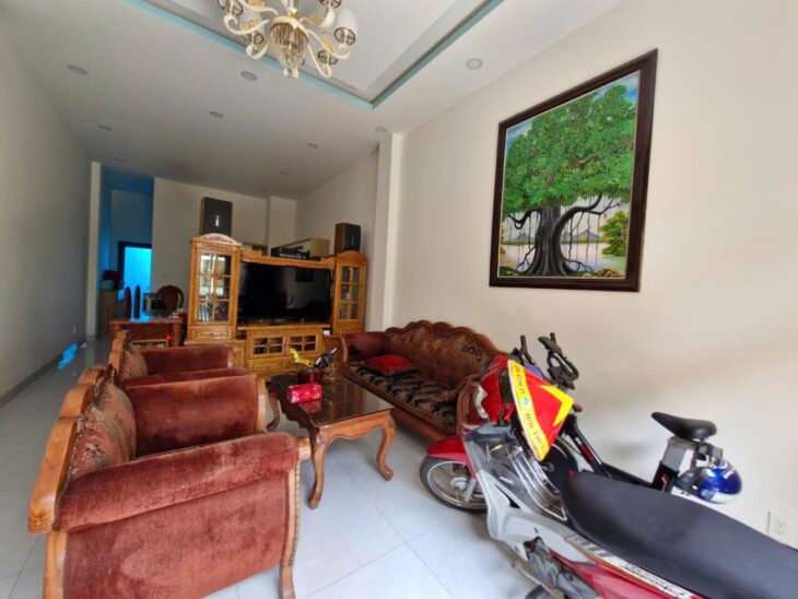 Nhà 3 tầng BTCT hẻm xe tải 1 xẹt Nguyễn Xiển, 66m2, 5.6 tỷ, sát Vinhomes