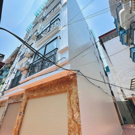 BÁN NHÀ MỚI XÂY 6 TẦNG THANG MÁY , CẦU GIẤY , LÔ GÓC , THIẾT KẾ HIỆN ĐẠI , GẦN PHỐ , Ở NGAY HOẶC