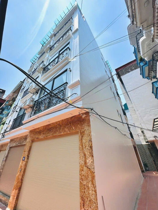 BÁN NHÀ MỚI XÂY 6 TẦNG THANG MÁY , CẦU GIẤY , LÔ GÓC , THIẾT KẾ HIỆN ĐẠI , GẦN PHỐ , Ở NGAY HOẶC