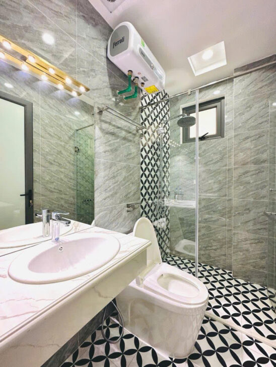 BÁN NHÀ MỚI XÂY 6 TẦNG THANG MÁY , CẦU GIẤY , LÔ GÓC , THIẾT KẾ HIỆN ĐẠI , GẦN PHỐ , Ở NGAY HOẶC