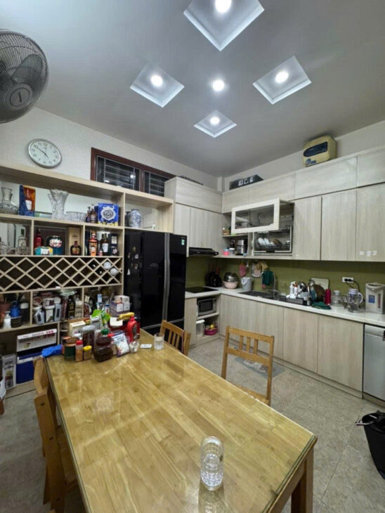 SIÊU PHẨM – GẦN Ô TÔ – NHÀ KHUNG CỘT BÊ TÔNG CHẮC CHẮN – CẢI TẠO LÊN TẦNG – LẮP THÊM THANG MÁY