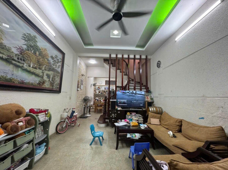 SIÊU PHẨM – GẦN Ô TÔ – NHÀ KHUNG CỘT BÊ TÔNG CHẮC CHẮN – CẢI TẠO LÊN TẦNG – LẮP THÊM THANG MÁY